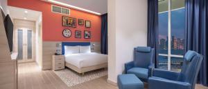 Rúm í herbergi á Hampton By Hilton Doha Old Town