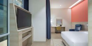 Sjónvarps- og/eða afþreyingartæki á Hampton By Hilton Doha Old Town