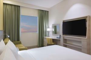 Sjónvarps- og/eða afþreyingartæki á Hampton By Hilton Doha Old Town