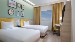 Rúm í herbergi á Hampton By Hilton Doha Old Town