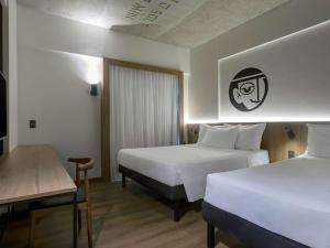 Postel nebo postele na pokoji v ubytování ibis Styles Maceió Pajuçara