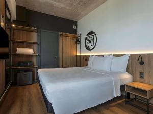 Postel nebo postele na pokoji v ubytování ibis Styles Maceió Pajuçara