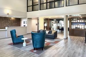 a lobby with two blue chairs and a couch at Comfort Inn & Suites NW Milwaukee in Germantown