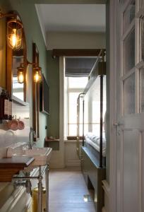 Rúm í herbergi á Hotel Frantz, WorldHotels Crafted