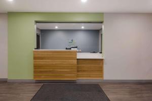 Vestíbul o recepció de WoodSpring Suites Wixom - Novi