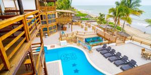 an overhead view of a resort with a pool and the ocean at Hotel Route 66 in Vichayito +27 photos