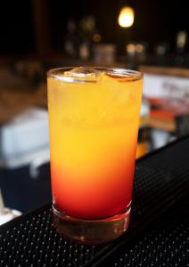 a drink sitting on top of a table at Hotel Route 66 in Vichayito