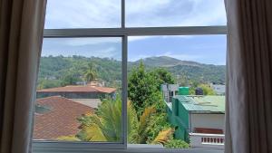 Üldine mäevaade või majutusasutusest Smile Hub Kandy -Youth Hostel- pildistatud vaade