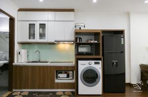 A kitchen or kitchenette at Pegasy Apartments & Travel