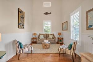 a living room with a couch and a table at Mojito Breeze Getaway home in Tavernier