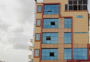 a tall building with windows on the side of it at OYO Flagship Hotel J.B. Paradise in Vānivilāsa Puram