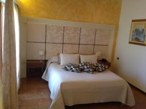 Ein Bett oder Betten in einem Zimmer der Unterkunft Hotel Cittar