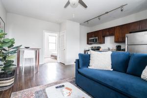 Kuchyň nebo kuchyňský kout v ubytování CozySuites Music Row Elegant 1BR w free parking 51 + 36 fotografií