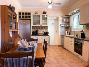 Η κουζίνα ή μικρή κουζίνα στο Villa Pigi