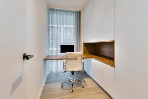 a home office with a desk and a chair at Luxe-appartement aan de Schelde in Antwerp