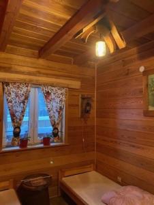 Ванна кімната в Domek w Dolinie Bałtów