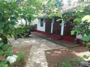 Κήπος έξω από το Ami place Rooms with Kitchen
