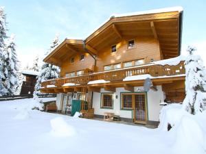 a log home in the snow at Chalet Hochkrimml with sauna on the ski slope in Nothdorf