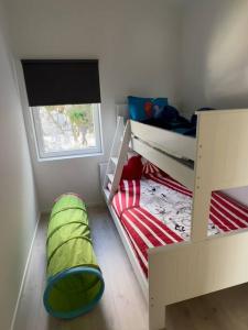 a small room with two bunk beds and a window at Top Floor Apartment Årossanden 5 A in Kristiansand