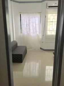 A Unique and Cozy WholeHouse in Babak Samal Island的休息区