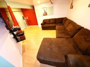 a living room with a brown couch and a table at Westchester W/I minutes to NYC in Mount Vernon