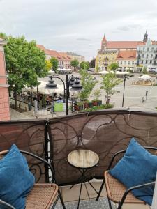 En balkon eller terrasse på Apartament na Rynku w Gnieźnie