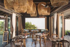 Posezení v ubytování Kimpton Kitalay Samui by IHG