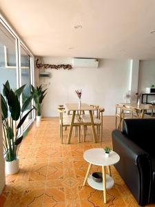 Posezení v ubytování MONTANA Hotel & Hostel Phuket