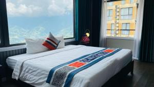 Postel nebo postele na pokoji v ubytování Swan Sapa Hotel