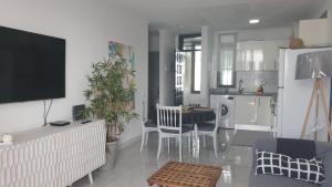 Η κουζίνα ή μικρή κουζίνα στο Sobre el Mar en Edificio Magallanes +23 φωτογραφίες