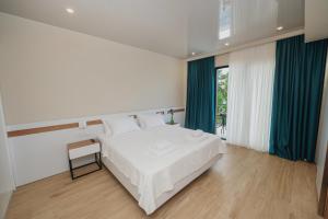Ένα ή περισσότερα κρεβάτια σε δωμάτιο στο Ritsa Resort