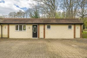 Το κτήριο όπου στεγάζεται  η παραθεριστική κατοικία