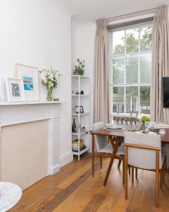 Gallery image of Light filled studio with view of Regents Park in London