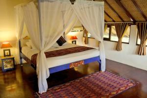 Postel nebo postele na pokoji v ubytování Puri Cendana Resort Bali + 36 fotografií
