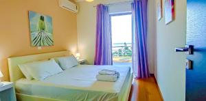 Кровать или кровати в номере Avatonblue Villa Nafplio