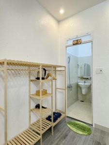 A bathroom at Lối Nhỏ Homestay Vũng Tàu