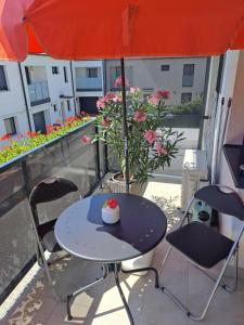 Balkón alebo terasa v ubytovaní DISZTINGVÁLT Apartman, free garage