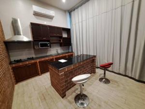 Kép 曼谷廊曼机场设计师泳池别墅有按摩浴缸 Thai Cool Private pool villa Don Mueang szállásáról Ban Wat Pho Thong városában a galériában