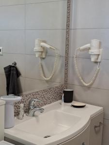 Kúpeľňa v ubytovaní DISZTINGVÁLT Apartman, free garage