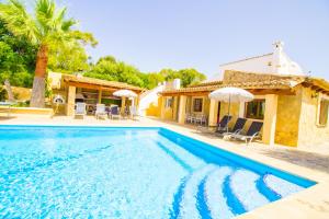 Bazén v ubytovaní Perfecta villa para vacaciones con wifi y A/C alebo v jeho blízkosti