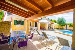 Bazén v ubytovaní Perfecta villa para vacaciones con wifi y A/C alebo v jeho blízkosti
