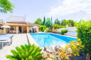 Bazén v ubytovaní Perfecta villa para vacaciones con wifi y A/C alebo v jeho blízkosti