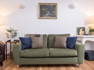 Pass the Keys Stylish apartment in Central Bath的休息区