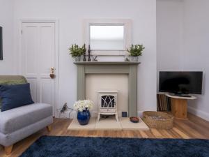 Pass the Keys Stylish apartment in Central Bath的休息区