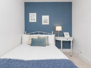 Pass the Keys Stylish apartment in Central Bath客房内的一张或多张床位