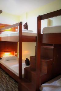 two bunk beds in a room with a bed at Phangan Barsay Hostel in Thongsala