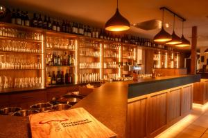 a bar with lots of bottles and glasses at Hotel Restaurant Ancho in Cölbe