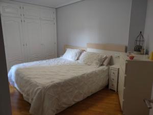 Postel nebo postele na pokoji v ubytování Piso familiar 3 habitaciones 2 baños y plaza de parking