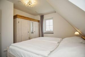 Postel nebo postele na pokoji v ubytování Haus in idyllischer Lage mit Sauna, Terrasse und Garten - Villa Morgensünn
