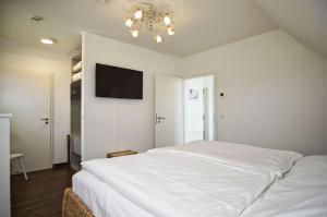Postel nebo postele na pokoji v ubytování Haus in idyllischer Lage mit Sauna, Terrasse und Garten - Villa Morgensünn